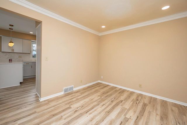 W233N6950 Salem DRIVE, Sussex, WI 53089