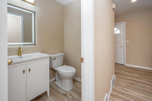 W233N6950 Salem DRIVE, Sussex, WI 53089