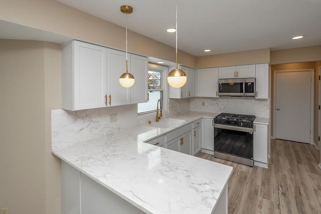 W233N6950 Salem DRIVE, Sussex, WI 53089