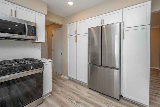 W233N6950 Salem DRIVE, Sussex, WI 53089