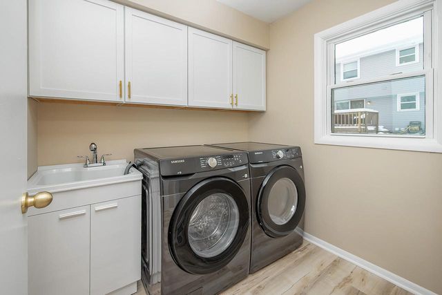 W233N6950 Salem DRIVE, Sussex, WI 53089