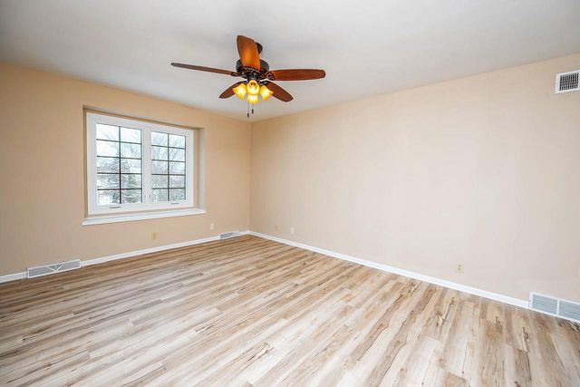 W233N6950 Salem DRIVE, Sussex, WI 53089