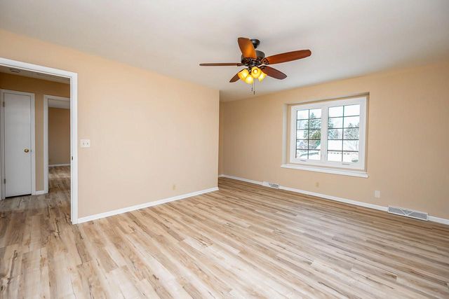 W233N6950 Salem DRIVE, Sussex, WI 53089