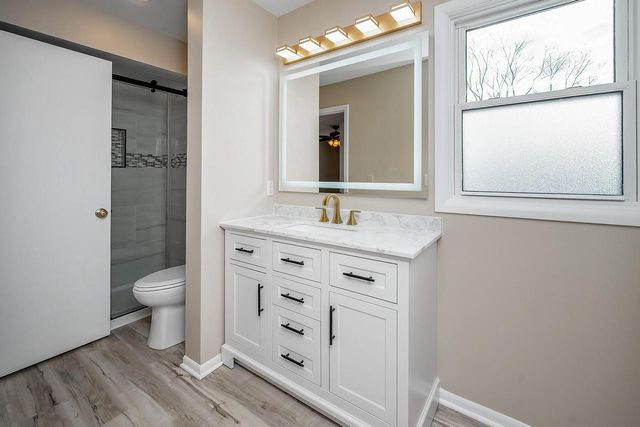 W233N6950 Salem DRIVE, Sussex, WI 53089