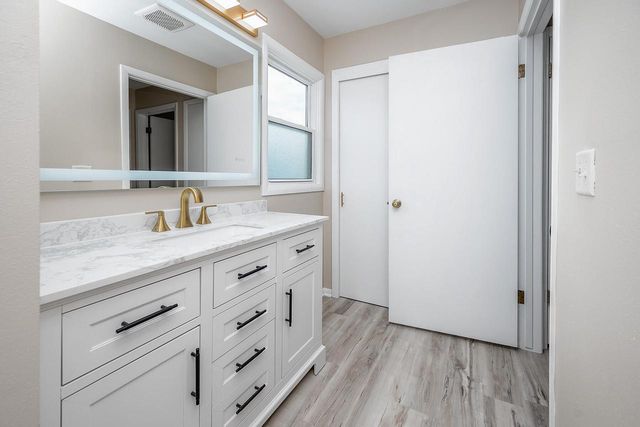 W233N6950 Salem DRIVE, Sussex, WI 53089