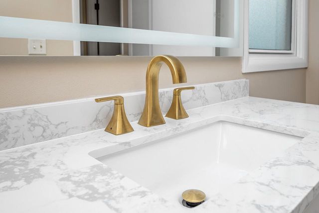 W233N6950 Salem DRIVE, Sussex, WI 53089