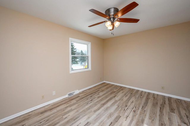 W233N6950 Salem DRIVE, Sussex, WI 53089