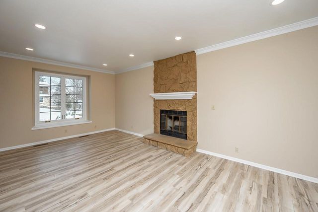 W233N6950 Salem DRIVE, Sussex, WI 53089