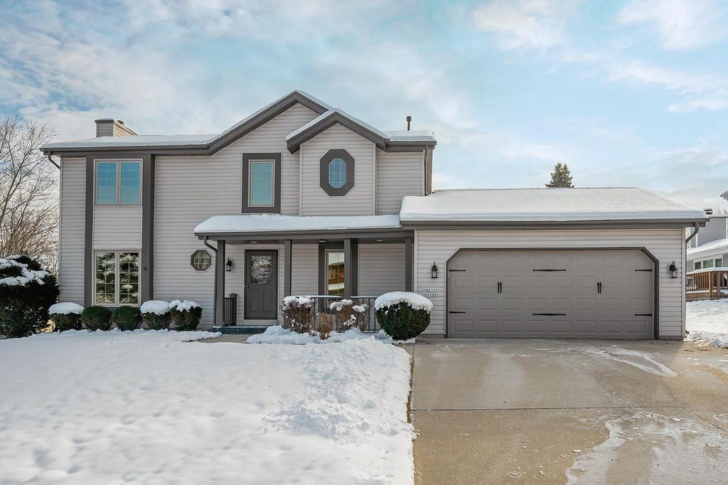 W233N6950 Salem DRIVE, Sussex, WI 53089