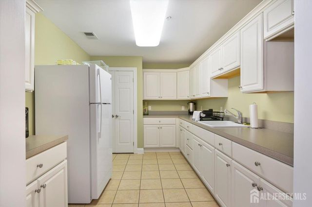 111 Liddle Avenue, Edison, NJ 08837
