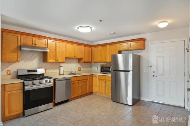 111 Liddle Avenue, Edison, NJ 08837