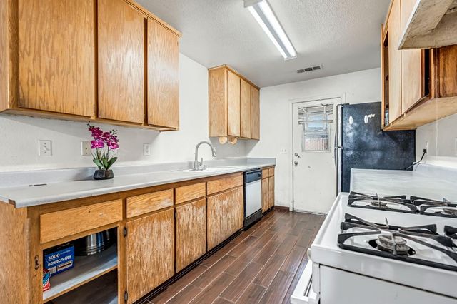 316 E Kaviland Avenue, Fresno, CA 93706