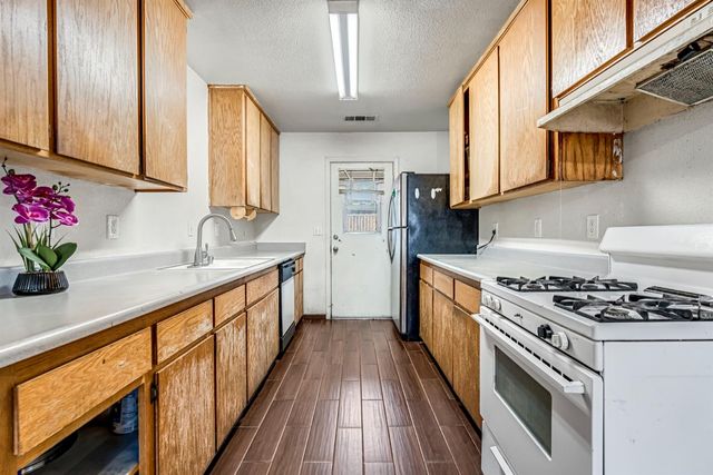 316 E Kaviland Avenue, Fresno, CA 93706