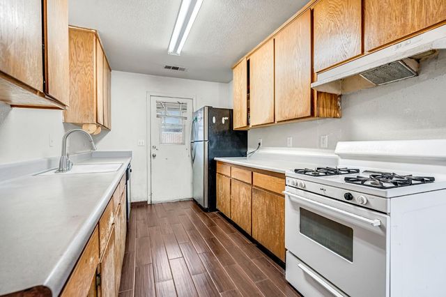 316 E Kaviland Avenue, Fresno, CA 93706