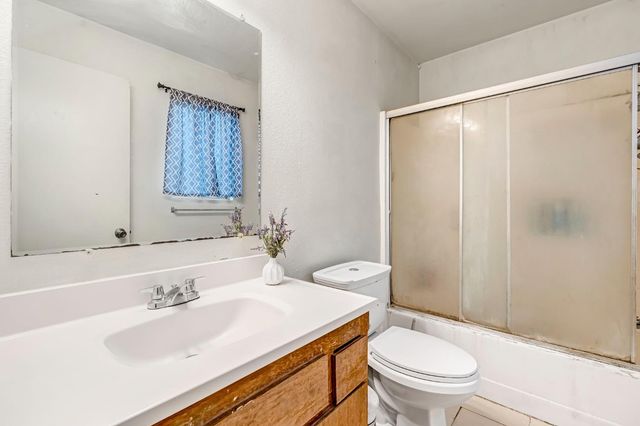 316 E Kaviland Avenue, Fresno, CA 93706