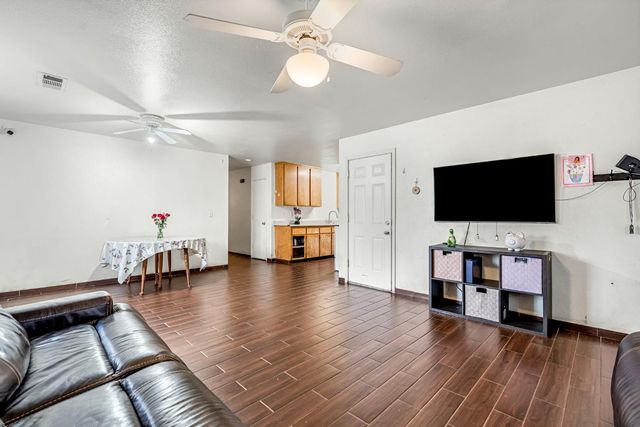 316 E Kaviland Avenue, Fresno, CA 93706