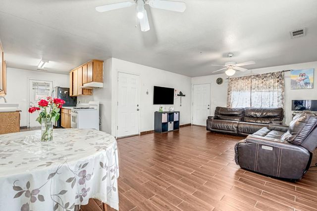 316 E Kaviland Avenue, Fresno, CA 93706