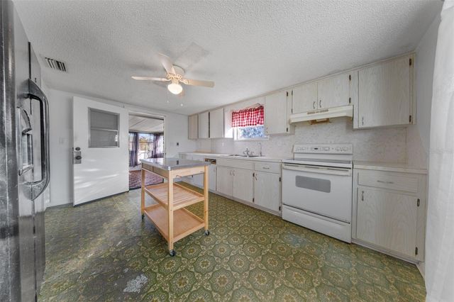 421 PLEASANT STREET, Lake Helen, FL 32744