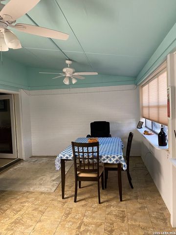 3 broken ski, New Braunfels, TX 78130