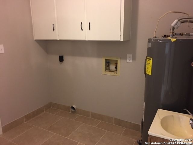 3 broken ski, New Braunfels, TX 78130