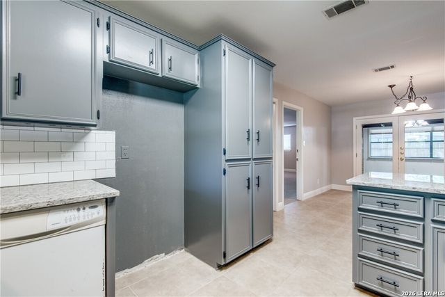 3 broken ski, New Braunfels, TX 78130