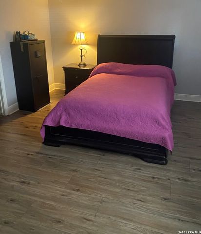 3 broken ski, New Braunfels, TX 78130