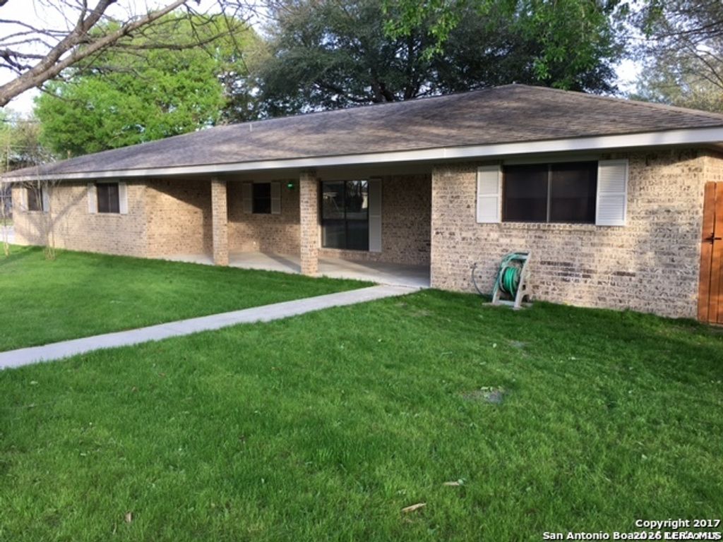 3 broken ski, New Braunfels, TX 78130