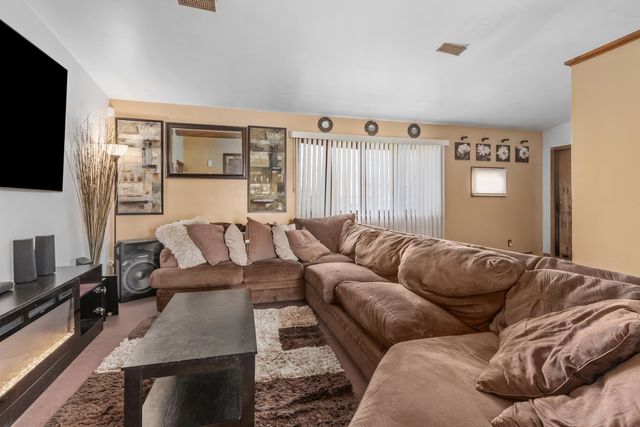 4140 W 73rd Place, Merrillville, IN 46410