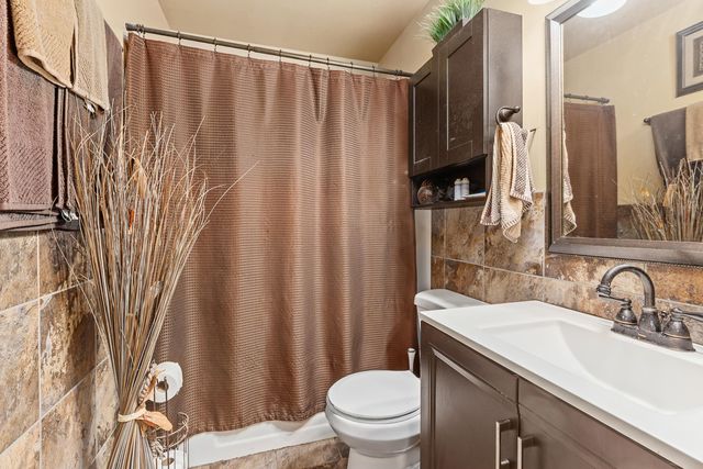 4140 W 73rd Place, Merrillville, IN 46410