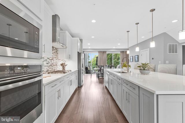 1812 YELLOW GARNET TER SE, Leesburg, VA 20175