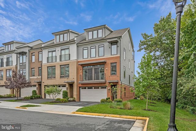 1812 YELLOW GARNET TER SE, Leesburg, VA 20175