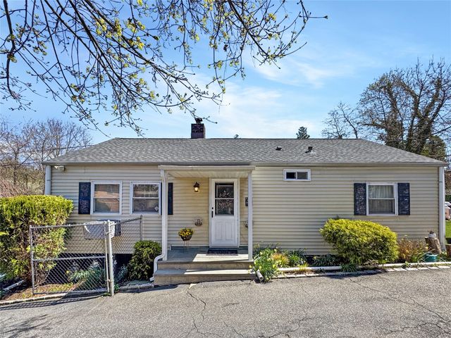 20 Elm Avenue, Glen Cove, NY 11542