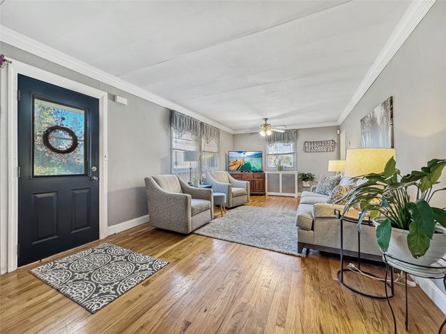 20 Elm Avenue, Glen Cove, NY 11542