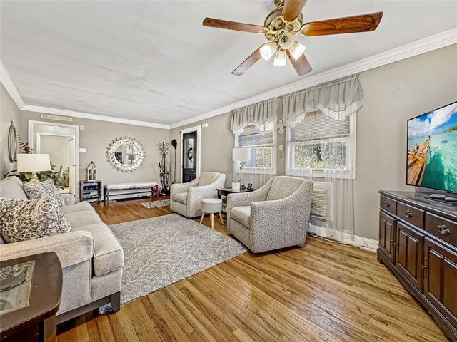 20 Elm Avenue, Glen Cove, NY 11542
