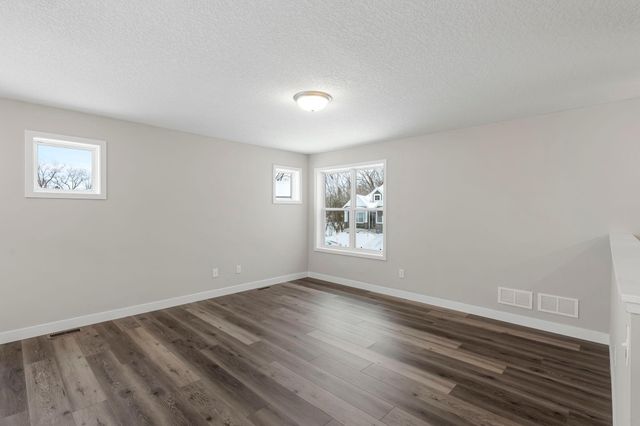 7420 Glengarry Place, Eden Prairie, MN 55344