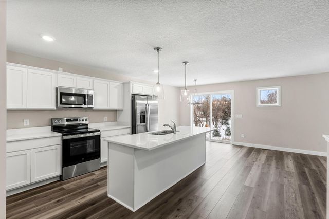 7420 Glengarry Place, Eden Prairie, MN 55344