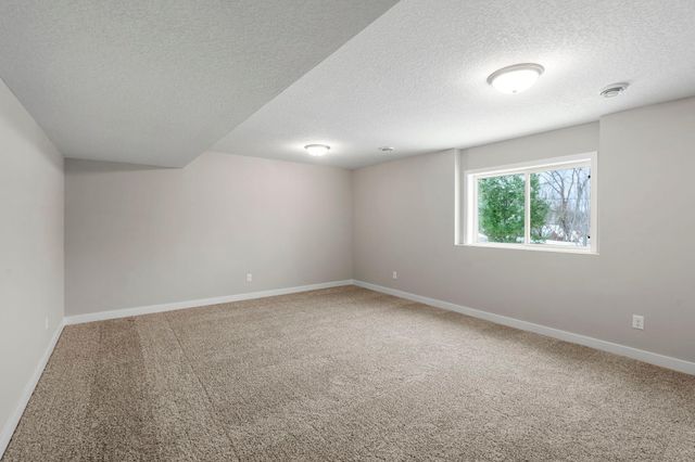 7420 Glengarry Place, Eden Prairie, MN 55344