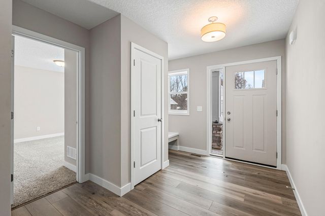 7420 Glengarry Place, Eden Prairie, MN 55344