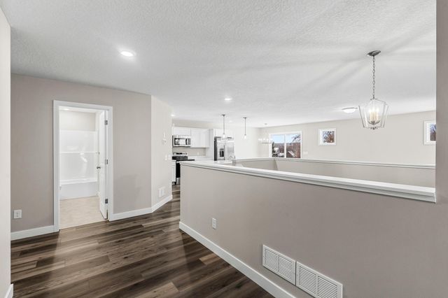 7420 Glengarry Place, Eden Prairie, MN 55344