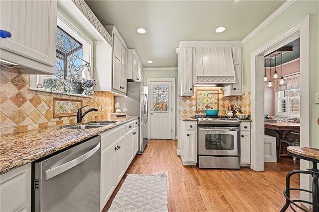 624 W 70th Terrace, Kansas City, MO 64113