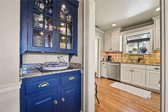 624 W 70th Terrace, Kansas City, MO 64113