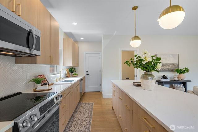 10053 8th Avenue NW, Seattle, WA 98177