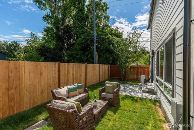10053 8th Avenue NW, Seattle, WA 98177
