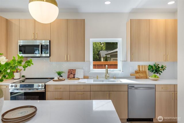 10053 8th Avenue NW, Seattle, WA 98177