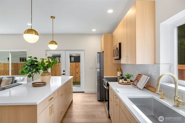 10053 8th Avenue NW, Seattle, WA 98177