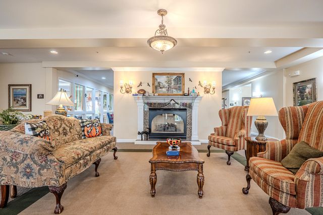 801 N Mclean Boulevard 320, Elgin, IL 60123