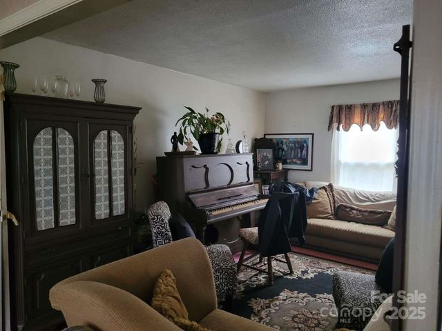 6801 Somersworth Drive, Charlotte, NC 28215