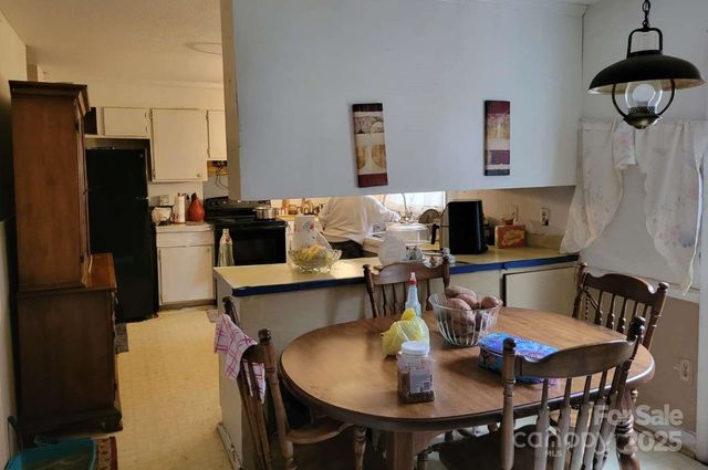 6801 Somersworth Drive, Charlotte, NC 28215