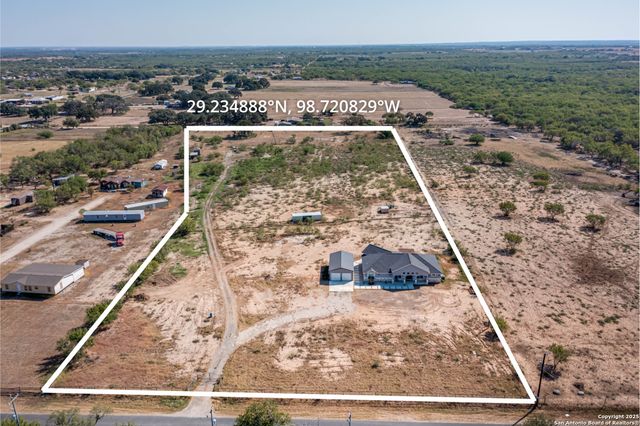 19146 MCCONNELL RD, Atascosa, TX 78002