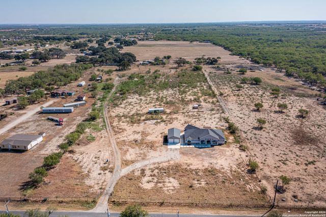 19146 MCCONNELL RD, Atascosa, TX 78002
